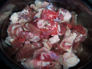 红烧羊肉萝卜的做法步骤：2