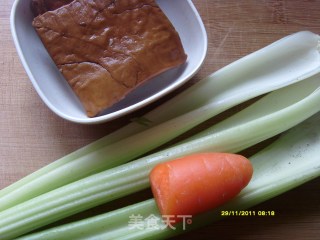 芹菜炒香干的做法步骤：1
