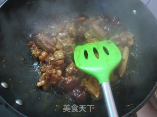 冬季暖身菜：红枣桂圆烧排骨的做法步骤：10