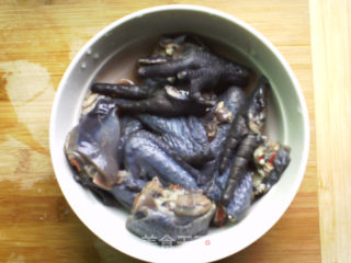 黄芪枸杞乌鸡汤的做法步骤：2
