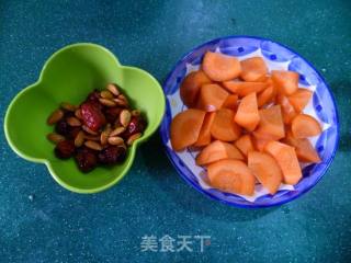 红枣杏仁炖鸡块的做法步骤：2