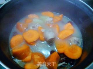红枣杏仁炖鸡块的做法步骤：5