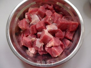 【冬季养生菜】降温吃肉——番茄牛腩的做法步骤：1