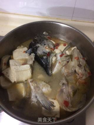 三文鱼头豆腐汤的做法