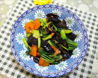 秋季滋阴润肺:蚝油木耳油菜