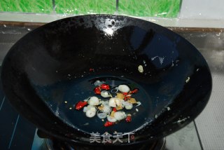枸杞芽炒鸡蛋的做法步骤：4