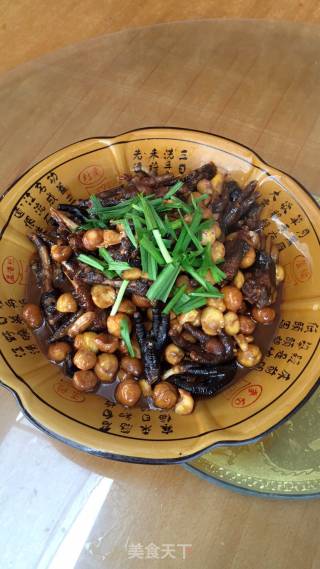 板栗烧鸡爪的做法