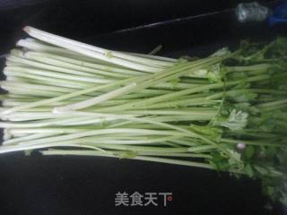 芹菜肉馅煎饺的做法步骤：2