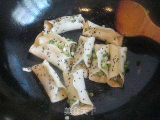芹菜肉馅煎饺的做法步骤：8