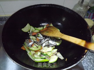 四蔬炒肉的做法步骤：4
