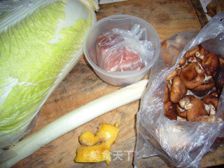 冬季暖身菜------香菇白菜砂锅煲的做法步骤：1
