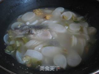 鱼水相依鲫鱼汤的做法步骤：6