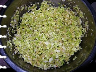 白菜馅玉米面包子的做法步骤：6