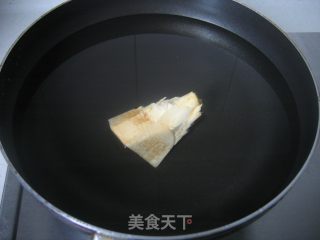 荠菜冬笋的做法步骤：2