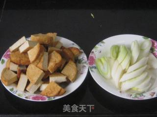 大葱炒素鸡的做法步骤：1