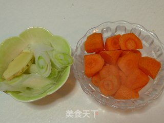胡萝卜炖牛腩的做法步骤：2