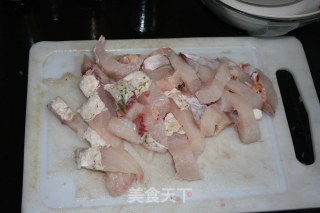 酥香鱼骨的做法步骤：1