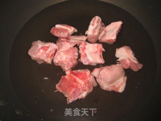 冬季美食--三宝烧排骨的做法步骤：2