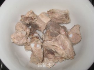 冬季美食--三宝烧排骨的做法步骤：3