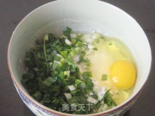 青蒜鸡蛋饼的做法步骤：2