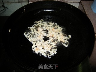 虾皮木耳炒鸡蛋的做法步骤：7