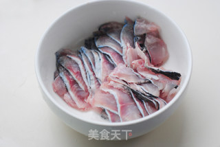 【酸菜鱼】——不可缺少的温暖冬日菜的做法步骤：2