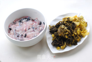 【酸菜鱼】——不可缺少的温暖冬日菜的做法步骤：4