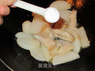 玉鳎烧萝卜的做法步骤：11