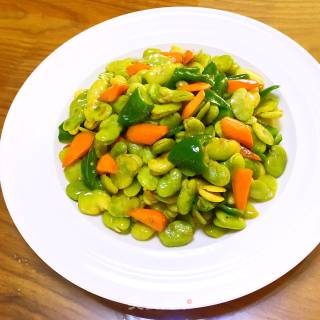 胡萝卜青椒炒蚕豆的做法