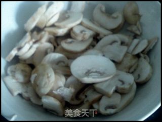 大喜大胡萝卜炒口蘑的做法步骤：2