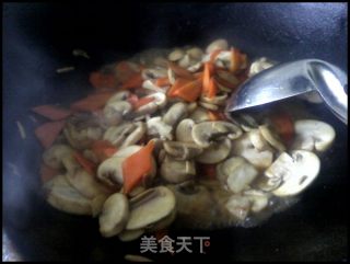 大喜大胡萝卜炒口蘑的做法步骤：3