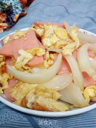 鸡蛋火腿炒洋葱的做法
