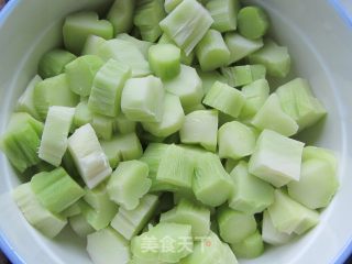西兰花根茎炒素丁的做法步骤：5