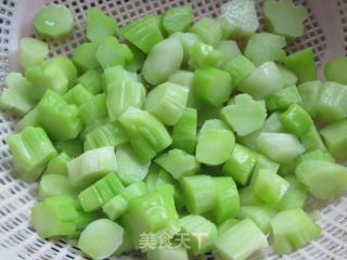 西兰花根茎炒素丁的做法步骤：14