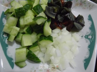 多彩黄瓜丁的做法步骤：4