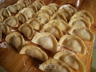 详细步骤——东北酸菜馅饺子的做法步骤：16