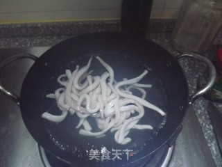 蒜香鱿鱼丝的做法步骤：3