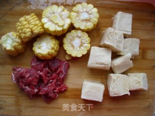 玉米冻豆腐牛肉西洋菜汤的做法步骤：1