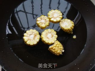 玉米冻豆腐牛肉西洋菜汤的做法步骤：3