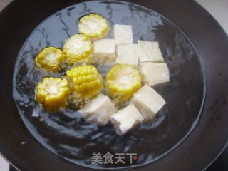 玉米冻豆腐牛肉西洋菜汤的做法步骤：4
