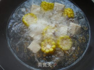 玉米冻豆腐牛肉西洋菜汤的做法步骤：6