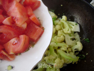西红柿炒菜花的做法步骤：5