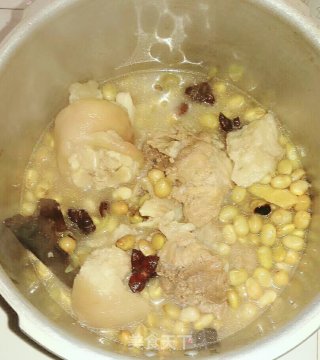【催乳汤】猪蹄炖青豆