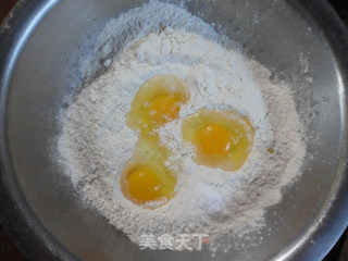雪菜肉丝手擀面的做法步骤：1