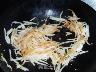 冬季暖身汤---酸辣鸡肉萝卜汤的做法步骤：5