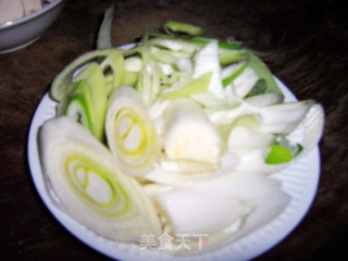 驱寒暖身的---香辣大葱焖豆腐的做法步骤：2