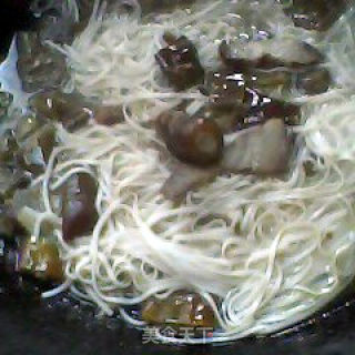 酸椒腊肉面的做法步骤：4