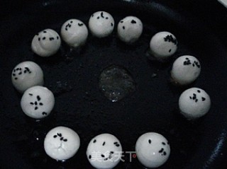 汤圆煎鸡蛋的做法步骤：2