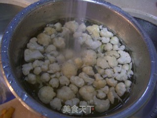 茄汁花菜的做法步骤：2