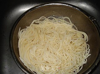 炒米线的做法步骤：1